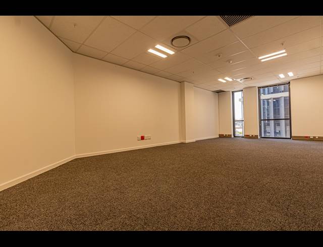 28M² SERVICED OFFICE TO LET IN VORNA VALLEY